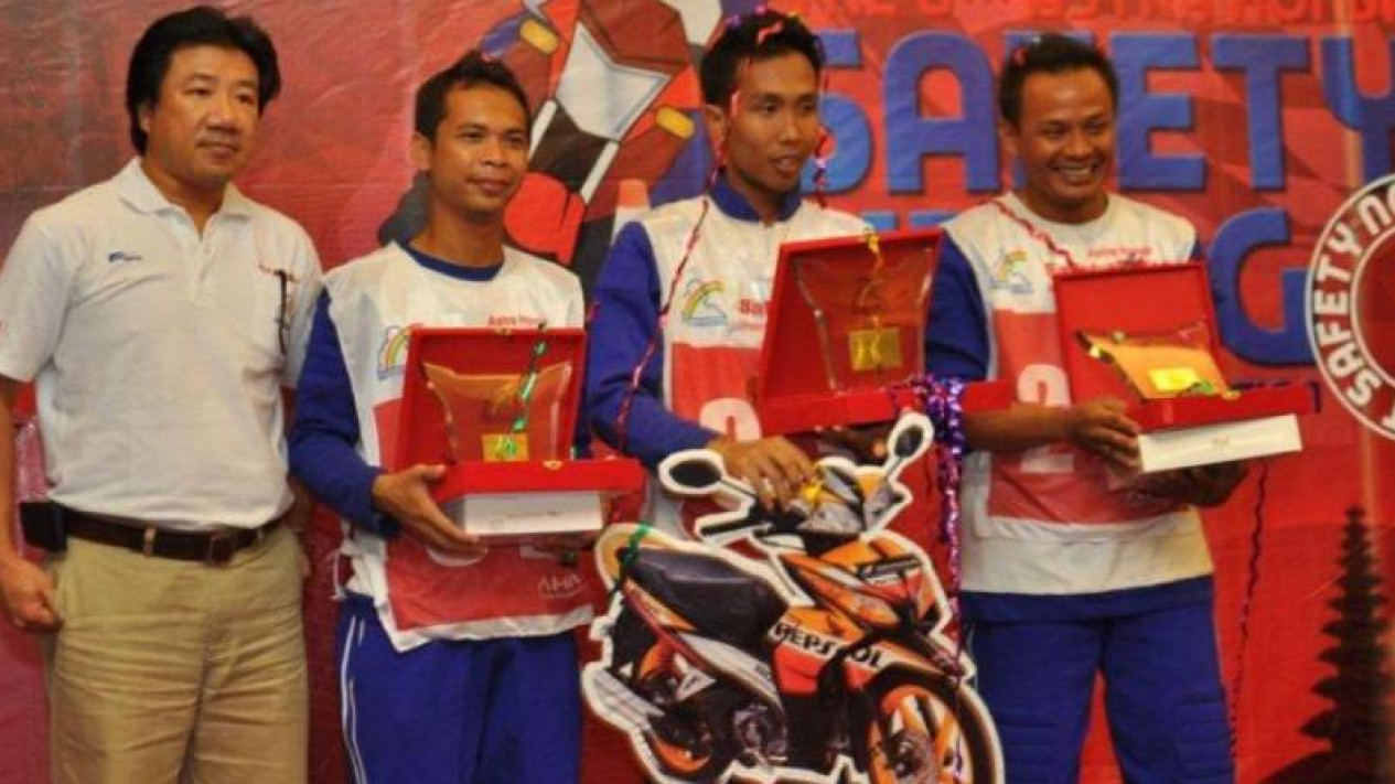 Foto Instruktur Safety Riding Honda Adu Keterampilan