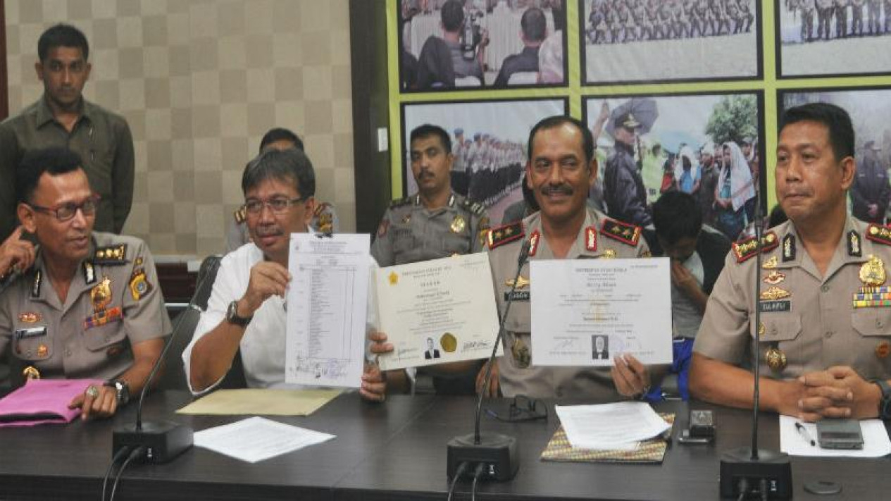 Foto Polisi Aceh Tangkap Pelaku Pembuat Ijazah Palsu