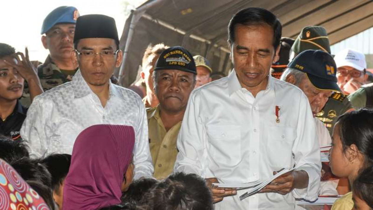 Foto Presiden Jokowi Janji Ganti Rumah Roboh Akibat Gempa NTB