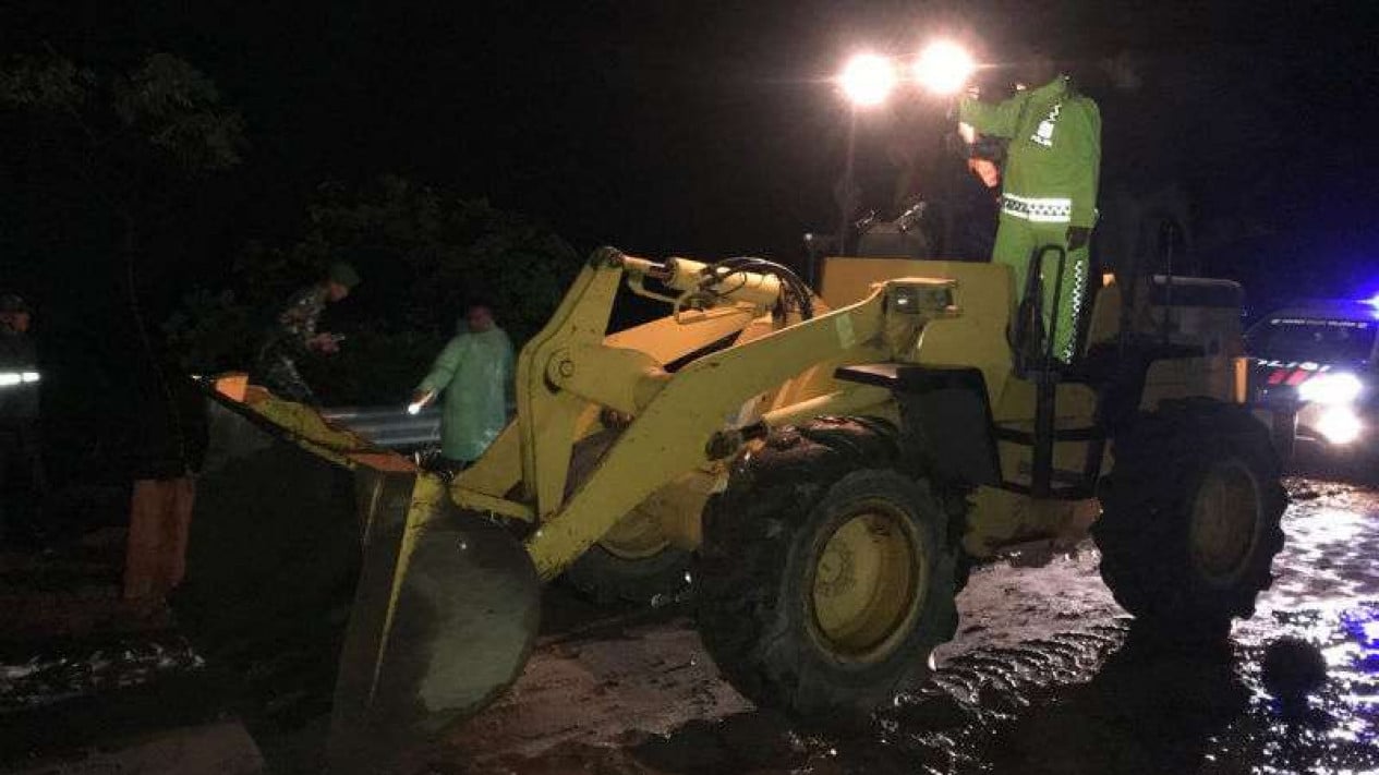 Foto Curah Hujan Tinggi Solok Selatan Dilanda Banjir