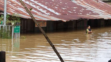 Banjir Bandang Terjang Bengkayang Arus Lalu Lintas Ke Malaysia Lumpuh