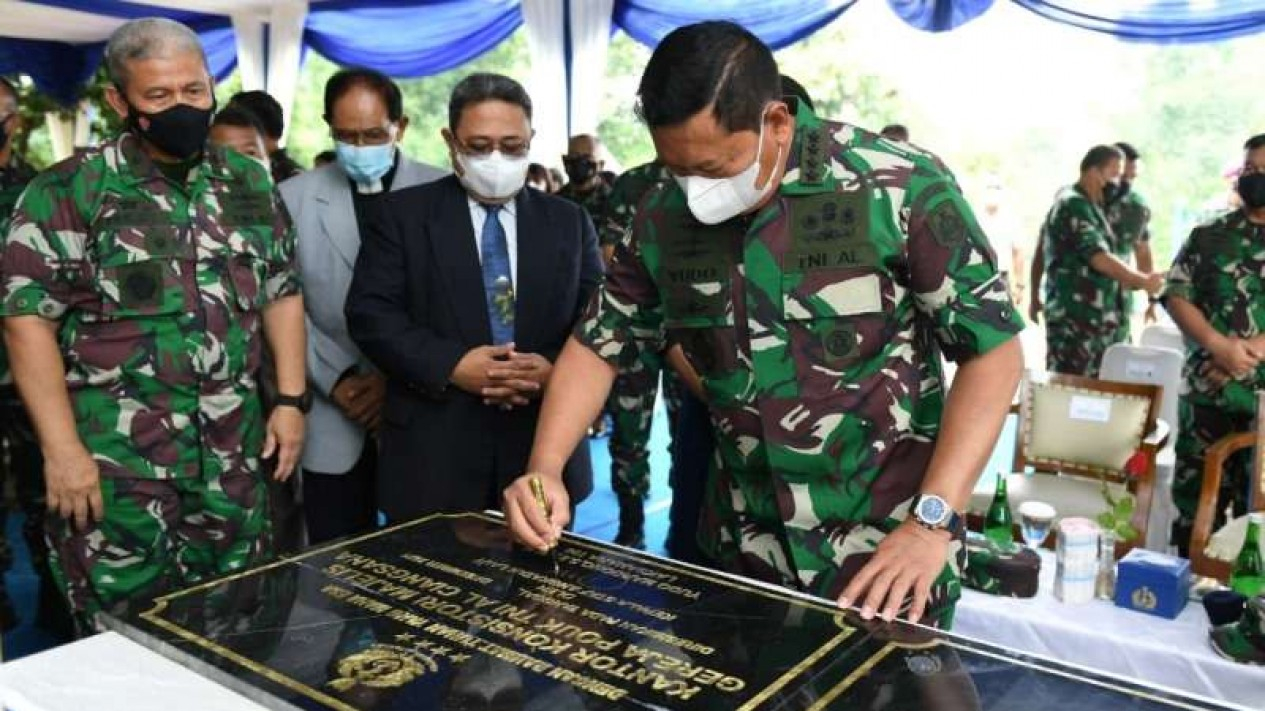 Foto Toleransi Tinggi Jenderal Tni Ambil Wudhu Usai Resmikan Gereja