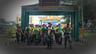 Foto Jadi Komandan Pasukan Elite Mayor Kostrad TNI Jalan Kaki 5 Kilometer