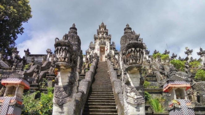 Lempuyang Temple Pura Gerbang Surga Jadi Spot Fotografi Terbaik