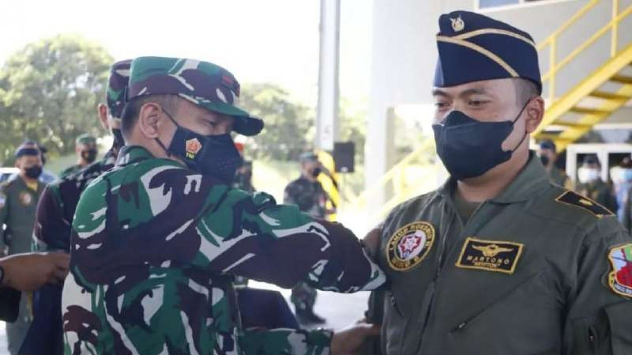 Foto Pamen TNI AU Ini Berhasil Terbangkan 2000 Jam Jet Tempur Hawk 100 200