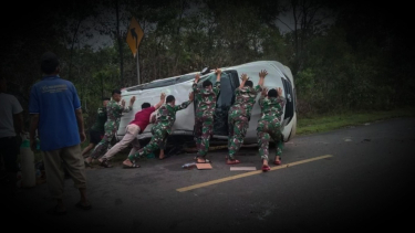 Aksi Heroik Pasukan Rajawali Tni Di Tengah Korban Tabrakan Dramatis