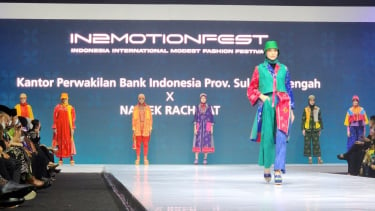 Desainer Suguhkan Kain Adat Dalam Modest Fashion Modern Di Isef