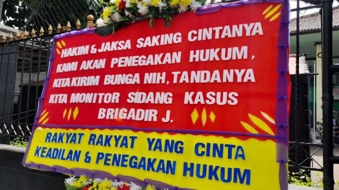 Karangan Bunga Terpampang Di Pn Jaksel Untuk Bharada E Hingga Hakim