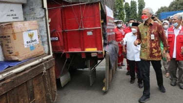 Ikuti Jejak Ganjar Pranowo Relawan Sebar 1 000 Paket Bansos Di Lebak