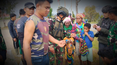 Lagi Lagi Pasukan Tengkorak Kostrad Tni Borong Tanpa Tawar Semua Jualan