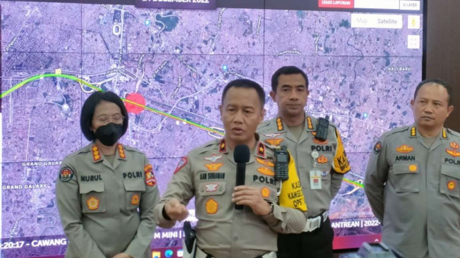 3 Mobil Tabrakan Beruntun Di Tol MBZ Arah Cikampek Polisi Berlakukan