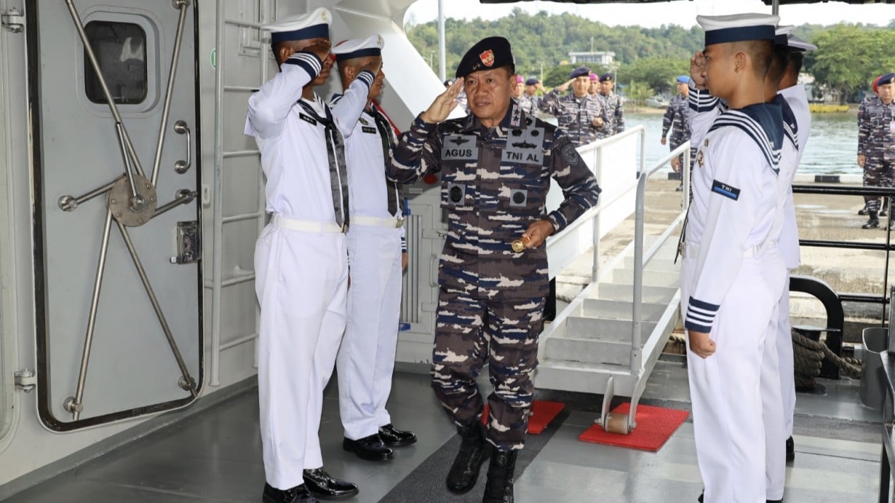 Foto Tiba Di Papua Laksda TNI Agus Langsung Periksa Kekuatan Kapal