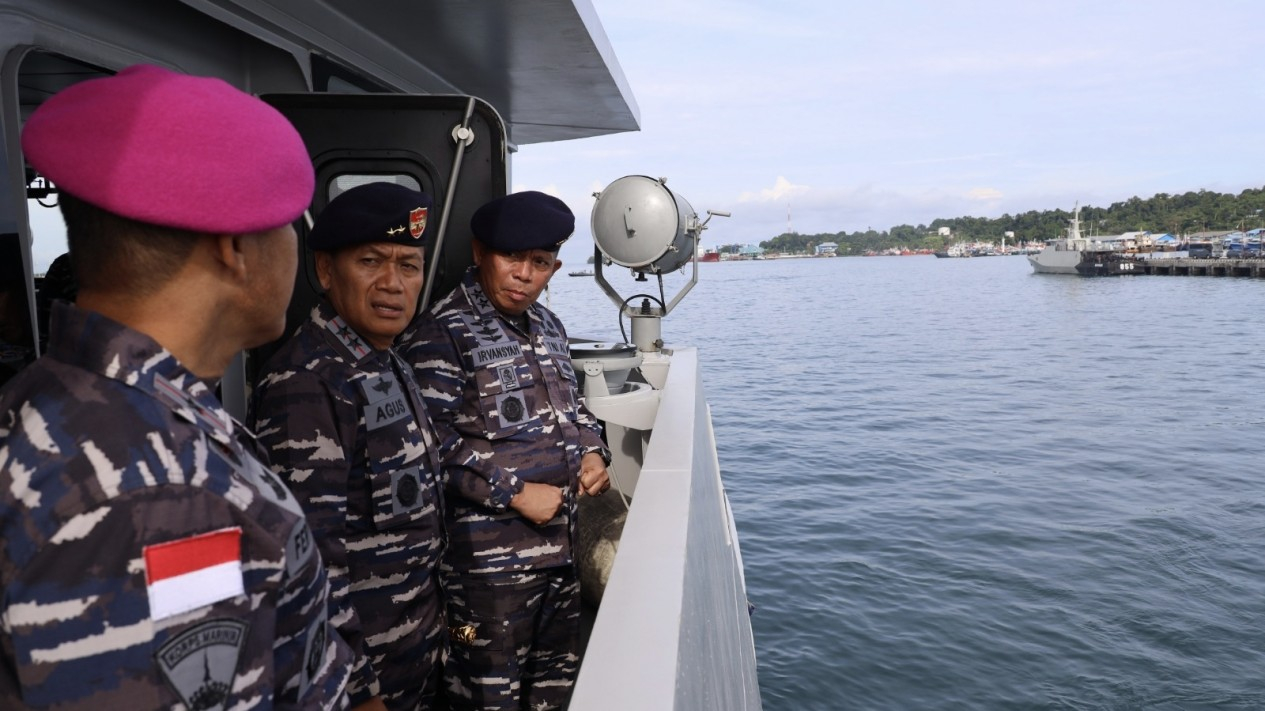 Foto Tiba Di Papua Laksda Tni Agus Langsung Periksa Kekuatan Kapal