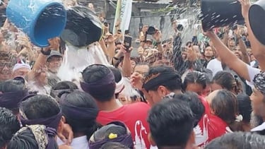 Warga Banjar Sesetan Kaja Bali Gelar Tradisi Omed Omedan Usai Hari Nyepi