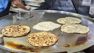 Foto Intip Dapur Roti Tamis Sarapan Khas Orang Saudi