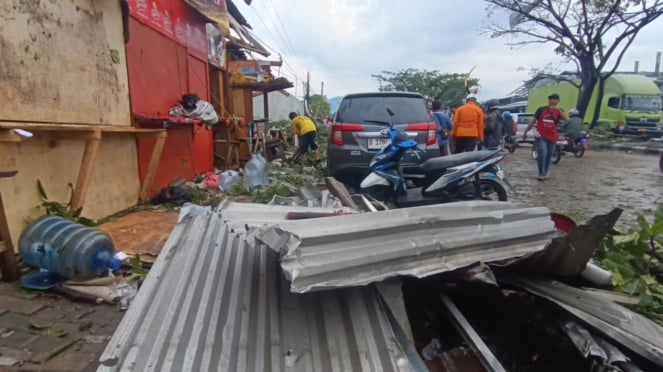 Ada Tornado Di Sumedang Dan Bandung Bpbd Catat Bangunan Rusak