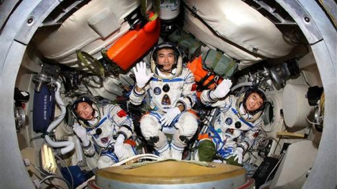 Tiga Astronot Cina Siap Mengorbit