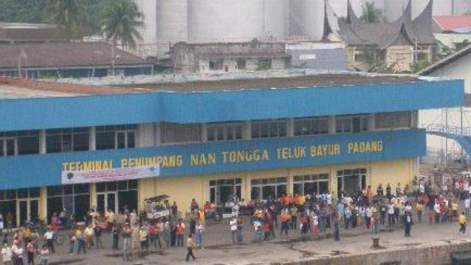 Pelabuhan Teluk Bayur, Padang.