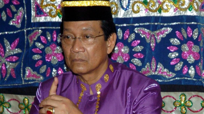 Sri Sultan Hamengkubuwono X menerima anugerah gelar adat Gorontalo