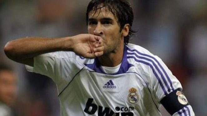Raul Gonzalez saat berkostum Real Madrid.