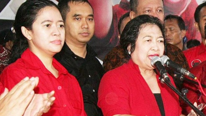 Ketua Umum PDIP Megawati Soekarno dengan anaknya, Puan Maharani