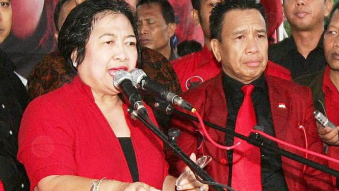 Ketua Umum PDIP Megawati Soekarno dengan Dedi 'Miing' Gumilar