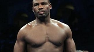 Salat dan Doa Jadi Kekuatan Petinju Muslim Ini Hancurkan Lennox Lewis