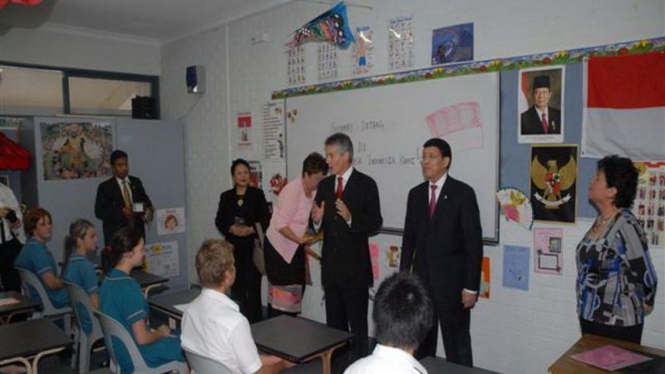 Menteri Hassan Wirajuda di suatu sekolah di Australia, Februari 2008 