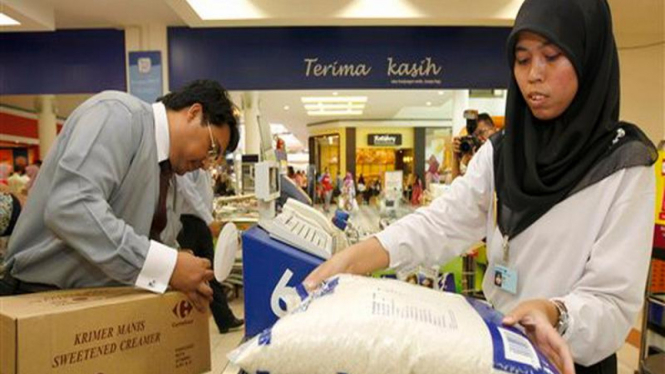 Suatu supermarket di Putrajaya, Malaysia, 12 November 2008