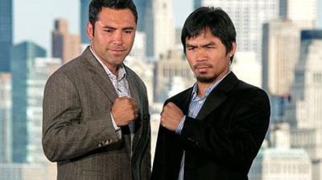 Oscar De La Hoya (kiri) dan Manny Pacquiao