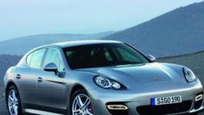 Porsche Panamera model terbaru siap beraksi