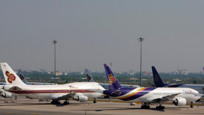 Pesawat Parkir di Bandara Suvarnabhumi Bangkok Thailand