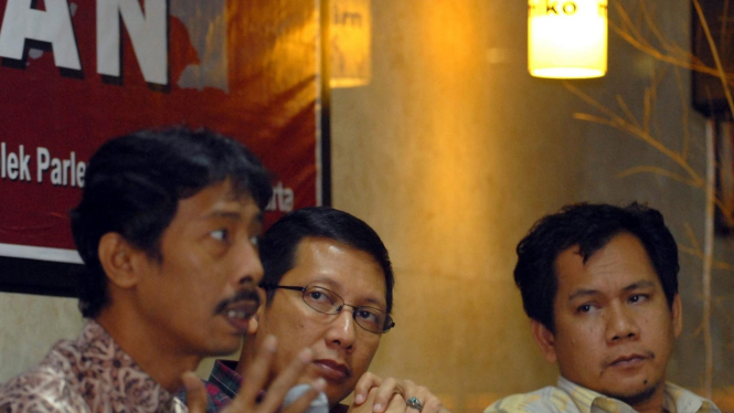 Indra J Piliang dan Lukman Hakim Saifudin mendengarkan Fajrul Falakh