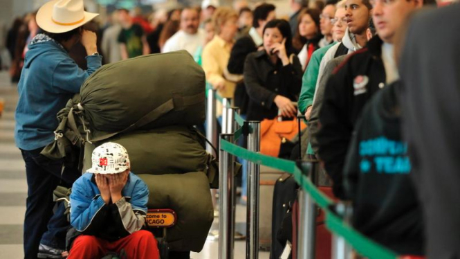 Penumpang Terlantar di Bandara Chicago