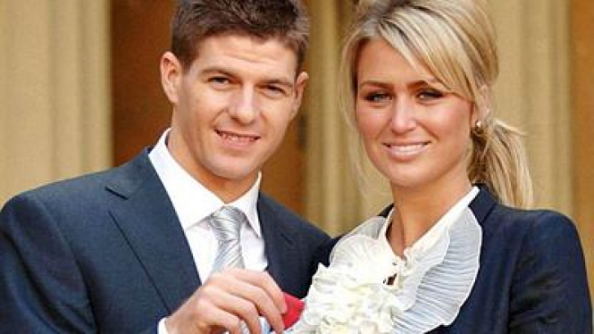 Steven Gerrard dan Alex Curran