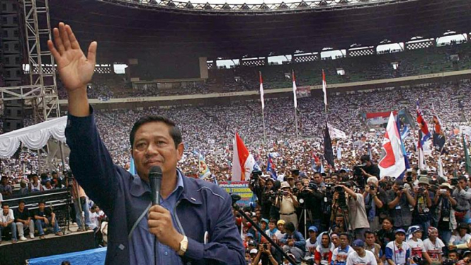 sorot kampanye demokrat 2004 - SBY saat Kampanye Partai Demokrat