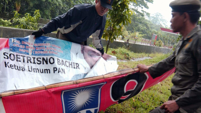 Atribut kampanye Pemilu PAN ditertibkan di Bogor
