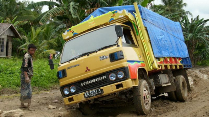 Jalan Rusak di Kabupaten Kayong Utara Kalimantan Barat