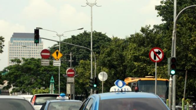 Lampu lalu lintas di jalan Jakarta