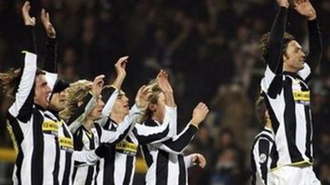 Para pemain Juventus merayakan kemenangan atas Fiorentina