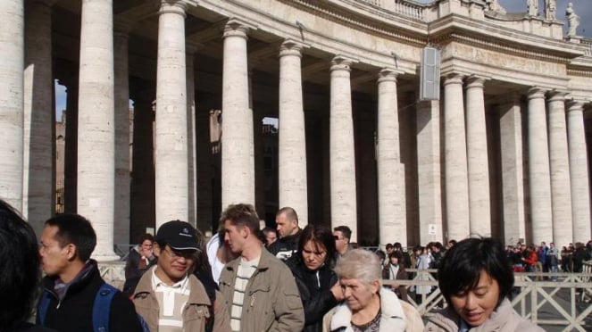Antrean Menuju Gereja Vatikan