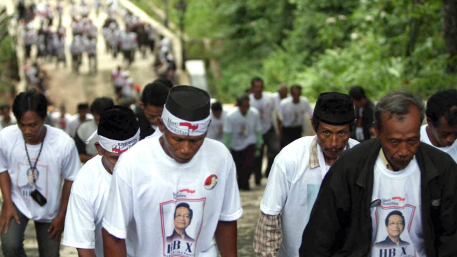 Ribuan pendukung Sri Sultan Hamengku Buwono X kunjungi makam Raja Imogiri