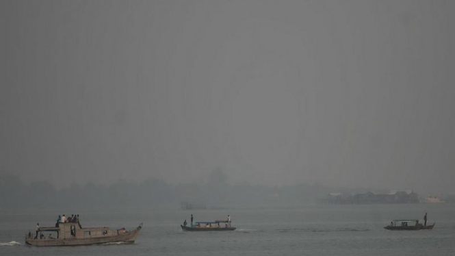 Kabut Asap di Perairan Pulau Senggarang, Pulau Bintan