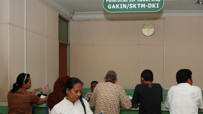 Keluarga pasien pengguna program Gakin di loket RSCM
