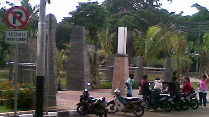 Parkir liar di Taman Ayodya