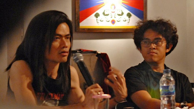 Jay Subijakto (kiri) bersama Sutradara Film, Riri Riza