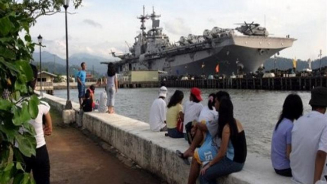 Kapal induk Amerika Serikat di Teluk Subic, Filipina