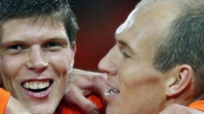 Klaas Jan Huntelaar (kiri)  & Arjen Robben