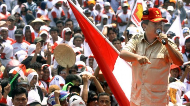 sorot kampanye gerindra 2009 - Prabowo Subianto juru kampanye Gerindra di Sidoarjo