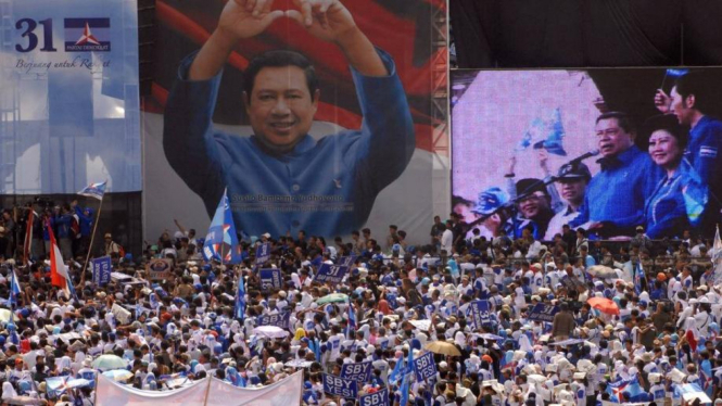 sorot kampanye demokrat 2009 - Kampanye Partai Demokrat di Gelora Bung Karno